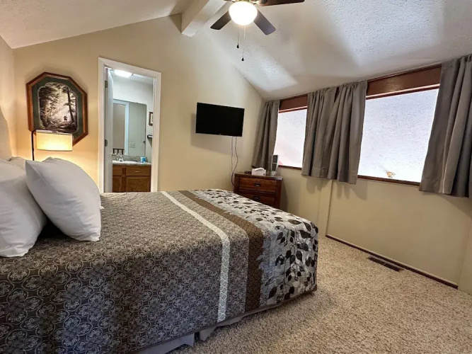 Dreamers Delight 2 Bedroom Condo by RedAwning