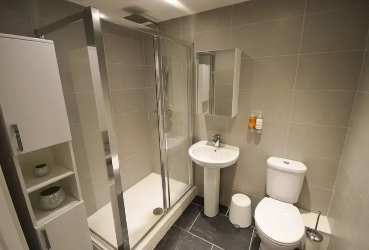 Spacious 2 Bed Flat With Parking In Bedminster