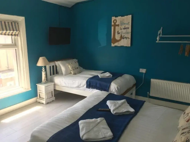 Standard Triple room