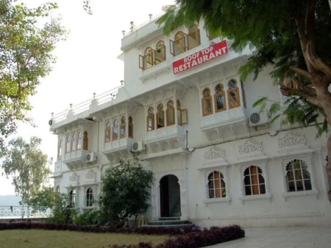 The Lake Haveli