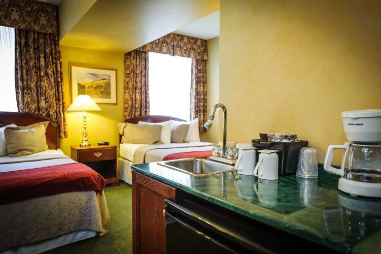 Peterborough Inn & Suites Hotel