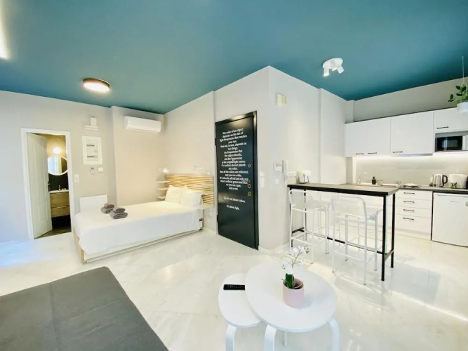 Central Syntagma Square Studio in Athens - Shell