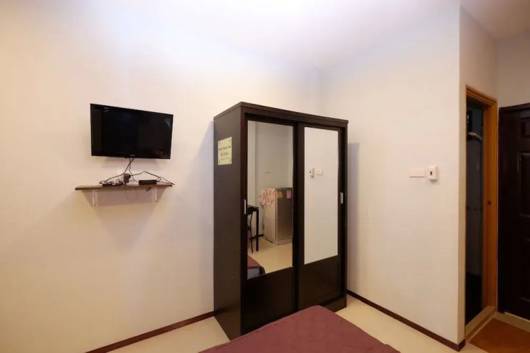 Amornrat Place