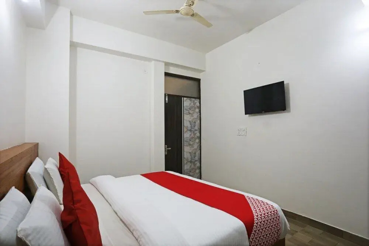 Oyo 40002 Home Feeling Accommodation