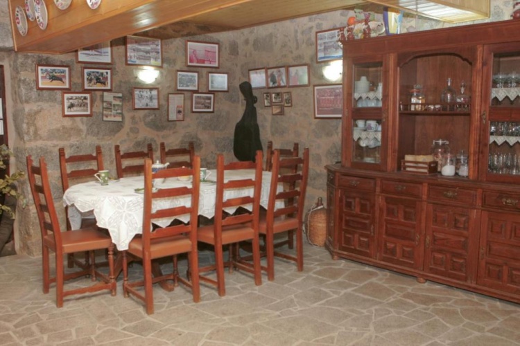 2 Bedrooms Cottage