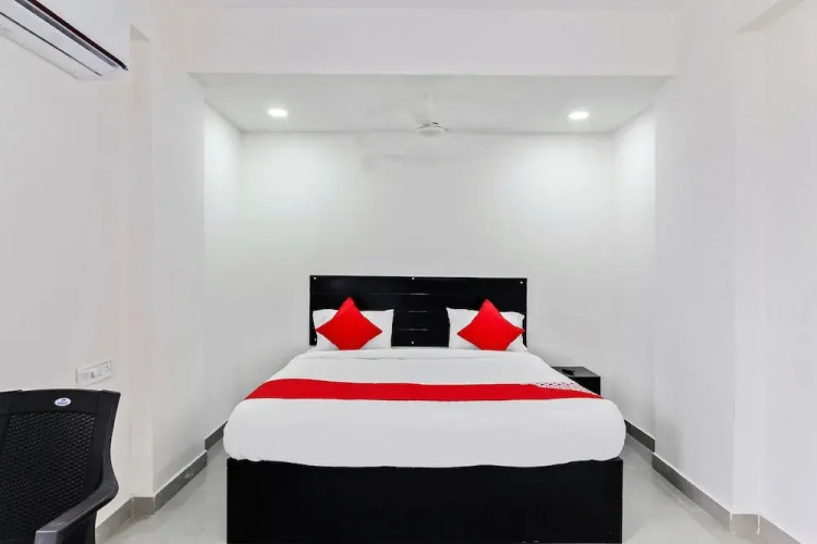 OYO 63021 Hotel Hill 9