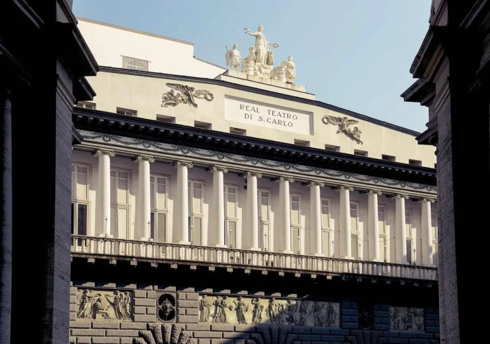 Ibis Styles Napoli GaribaldiOver view