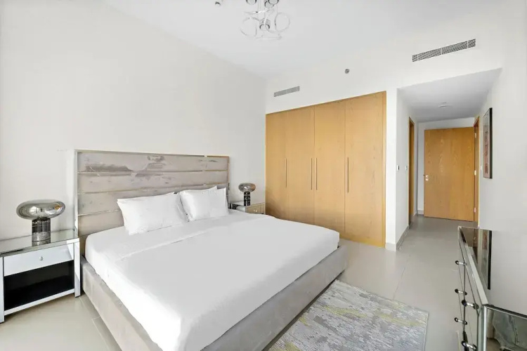 2BR 203 Bellevue Tower 1