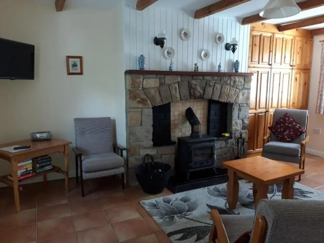 3 Bedrooms Cottage