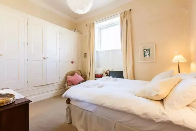 1 Bedroom New Town Flat