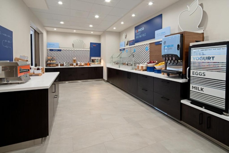 Holiday Inn Express & Suites Valencia - Santa Clarita photo 16