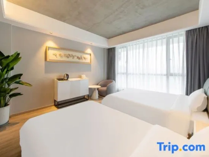 Standard room with lake view