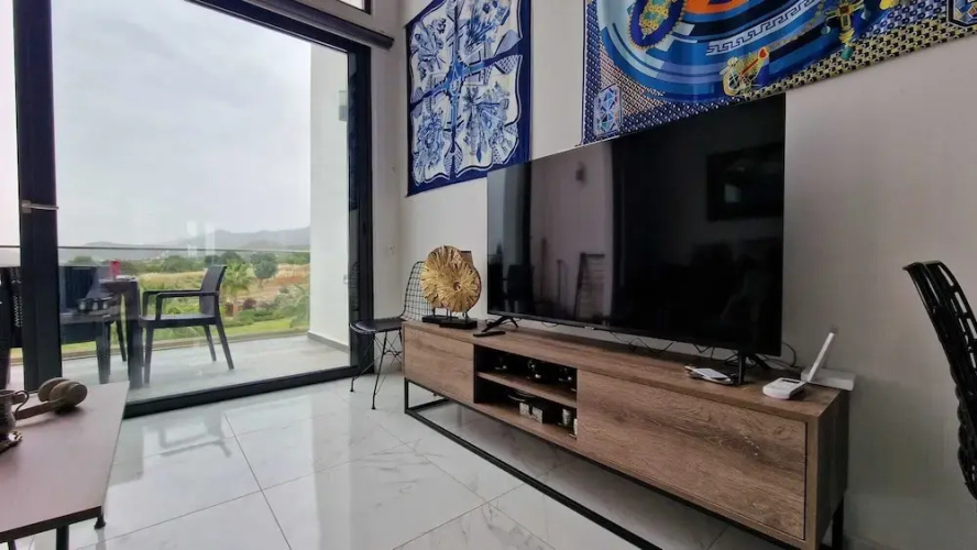 Hermes Penthouse Apartment With Mountain View