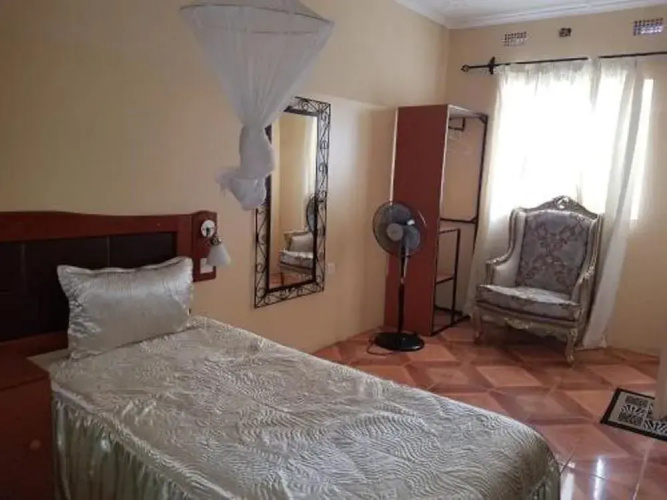 Zuus Lodge & Tours
