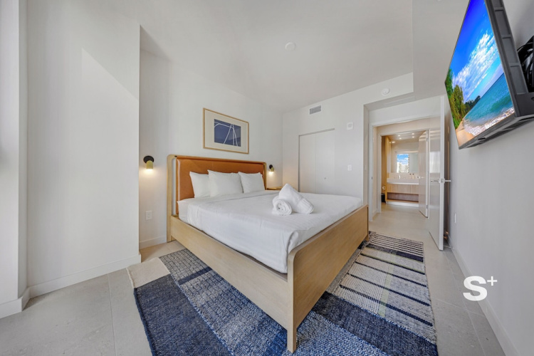 Modern and Cozy 1-BD- Rooftop pool & Gym