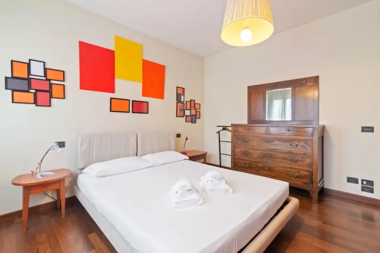 2 Bedrooms Apartment
