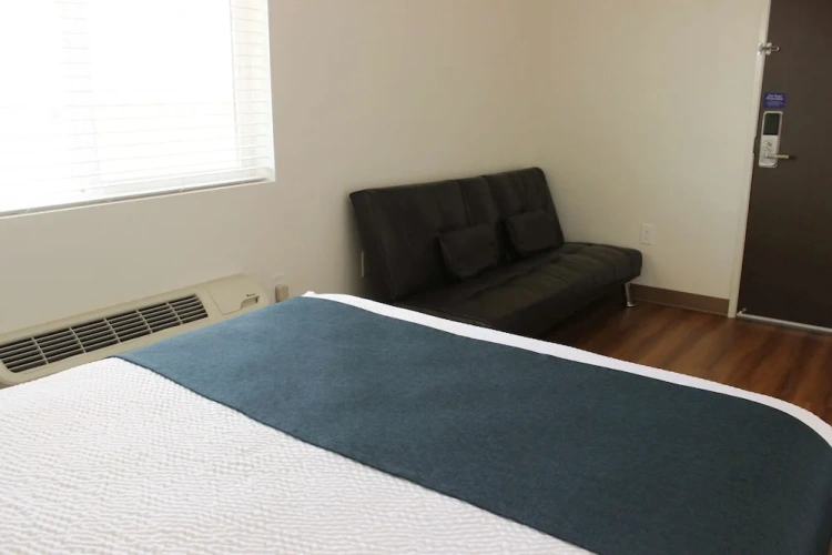 Deluxe Quadruple Studio