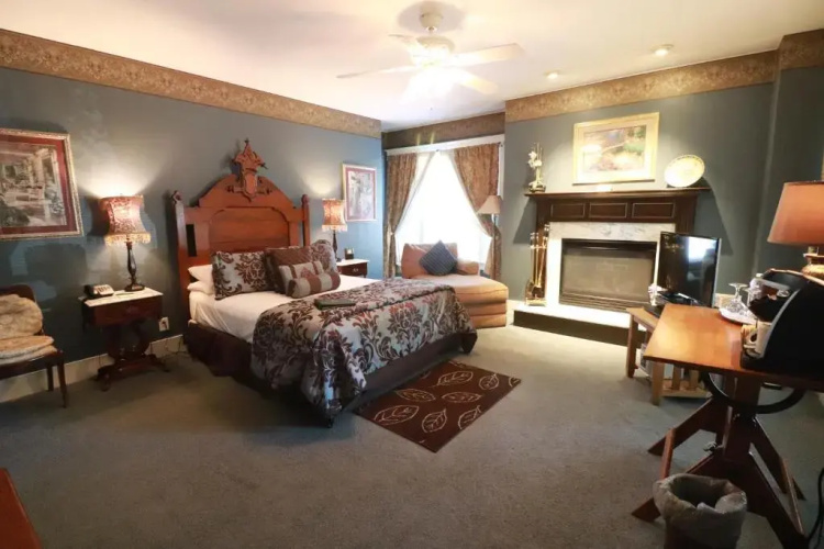 Inn at 835 Boutique Hotel