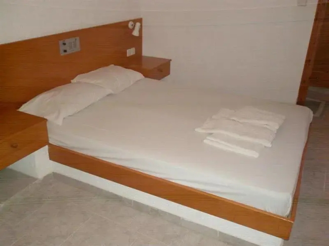 Artemis Hotel