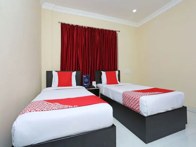 OYO 4439 Aura Inn