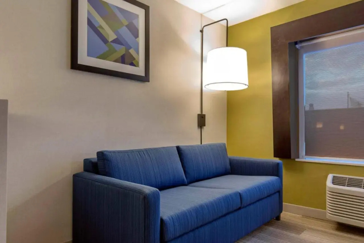 Holiday Inn Express & Suites Chicago West - St Cha