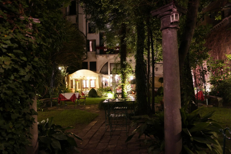 Hotel Palazzo Abadessa Over view