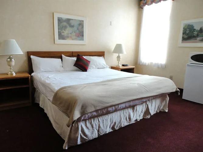 Royal Inn and Suites