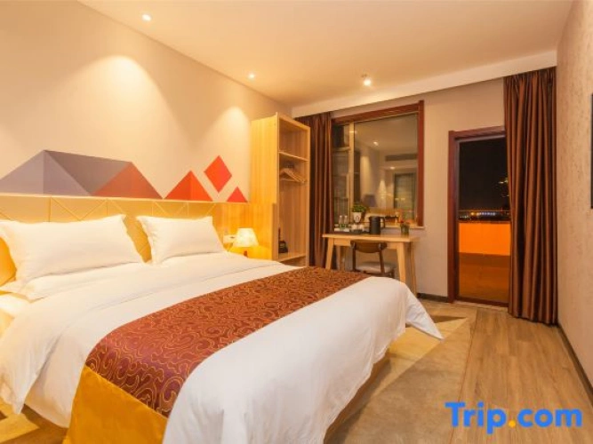 Standard Double room with city view