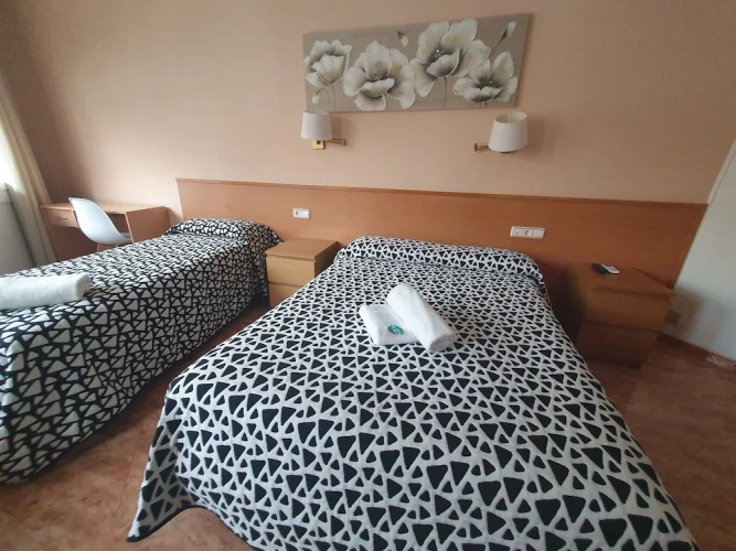Standard Triple room