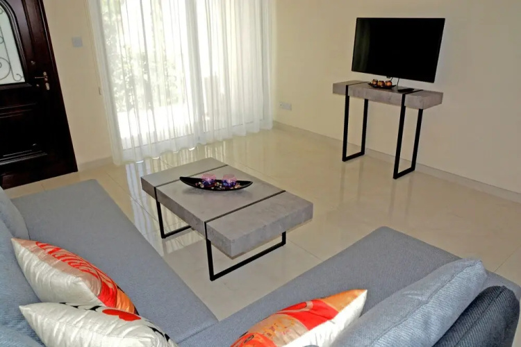 2BR Maisonette Pool - Walk to Beach