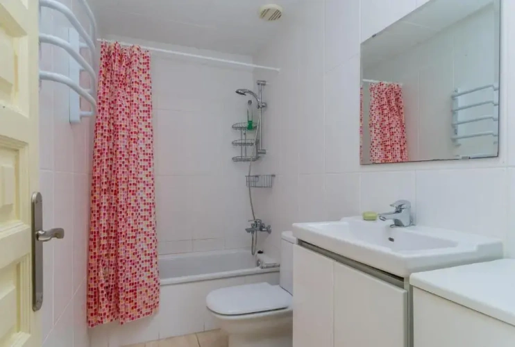 3 Bedrooms Apartment