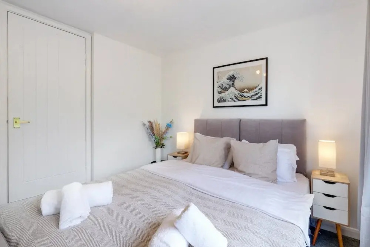 Sharp Close 4 Bedroom 2 Bath - Aylesbury