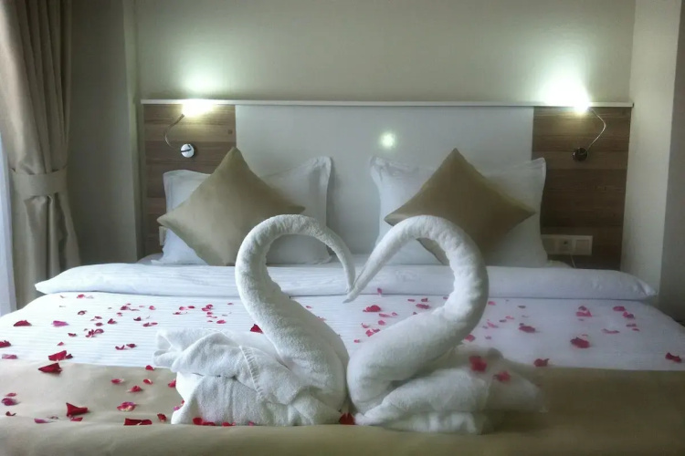Bayrambey Otel