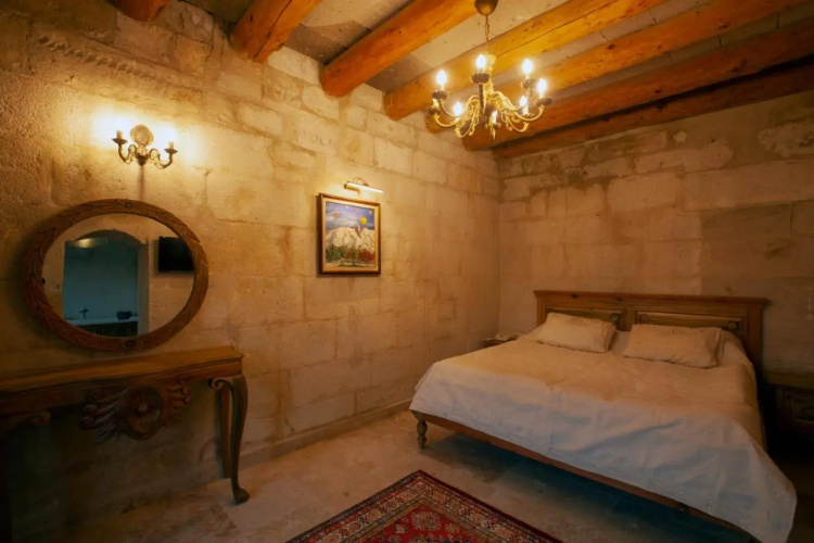 Narcissos Cave Hotel