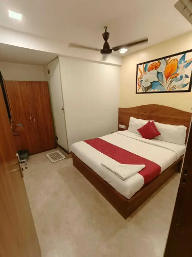 hotel beach crown juhu