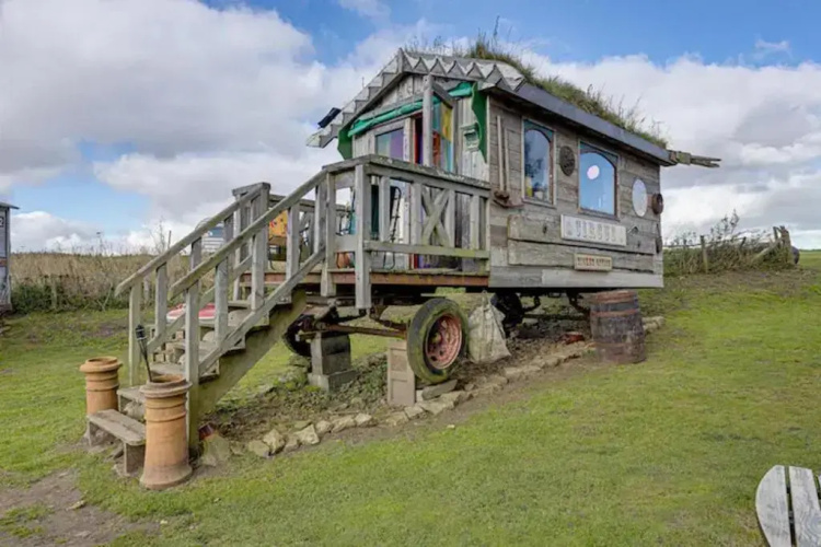 2 x Double Bed, Glamping Wagon in Dalby Forest
