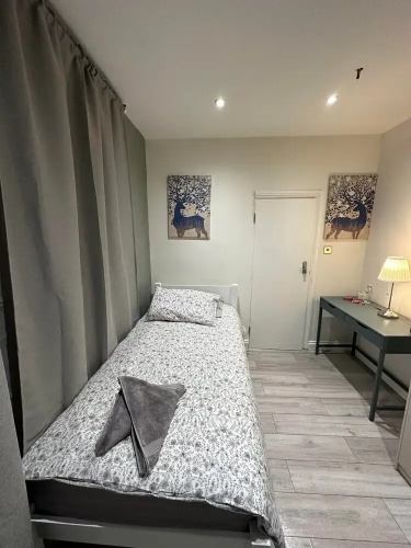 Studio Sleeps 1 Near Acton Park