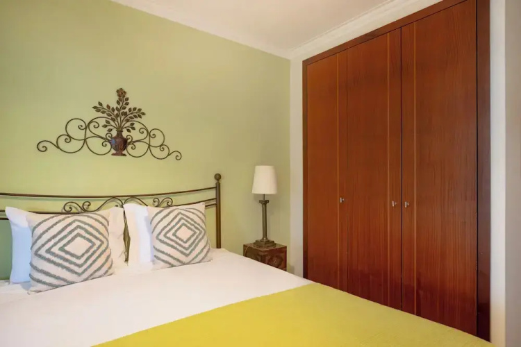 Espinho Retreat with Balcony