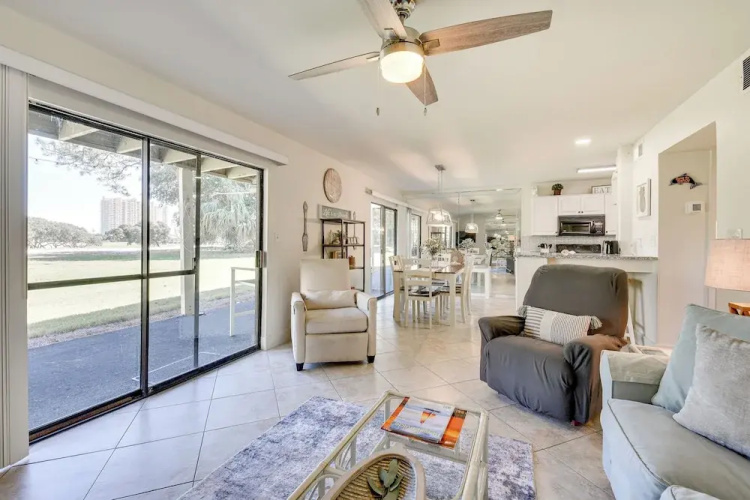Miramar Beach Condo w/ Pool Access: Walk to Beach!