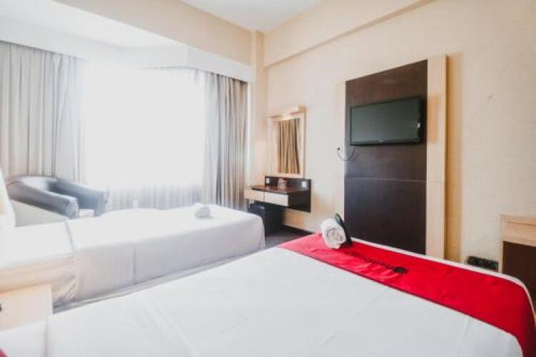 RedDoorz Premium @ Losari AreaOver view