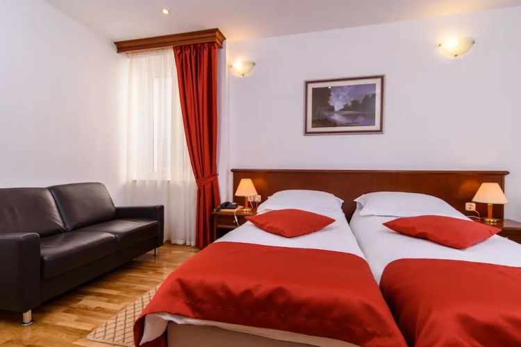 Superior Double room with city view