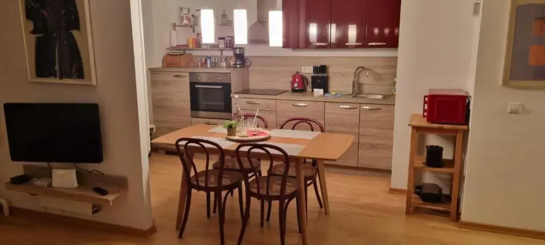 Thomas apartment 028