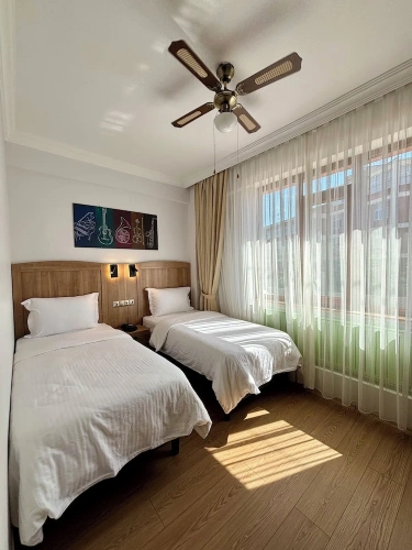 Standard Twin room with city view
