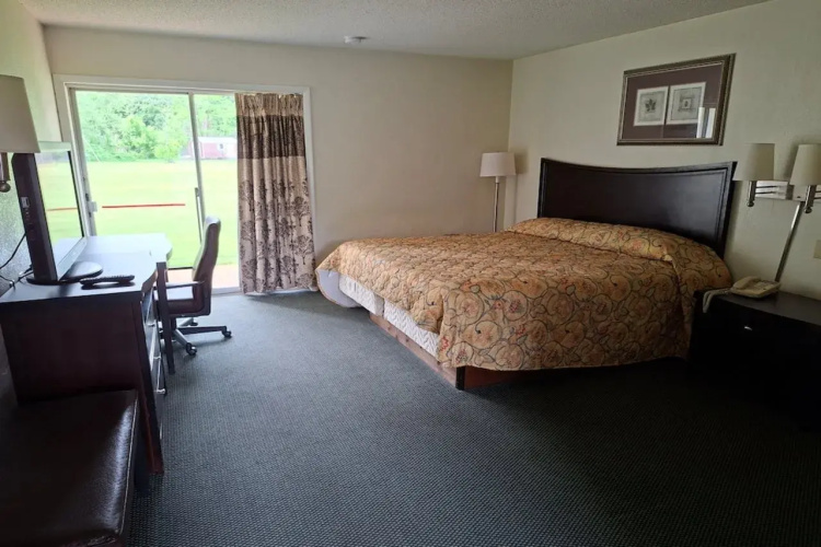 Hometown  Inn - Staunton, VA