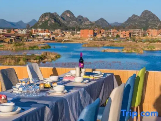 Guyue Heyuan Lake View Resort