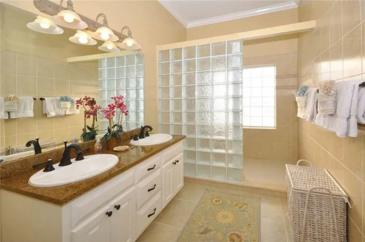 Villas Ocean Gate 429 3 Br condo by RedAwning