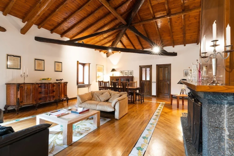 4 Bedrooms Villa