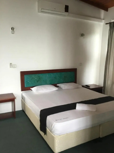 West Inn Colombo