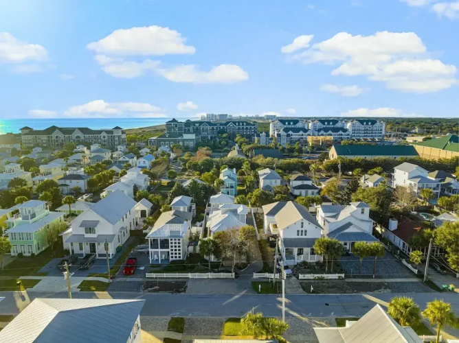 Destin Beach House - Gulf Moon by PHG
