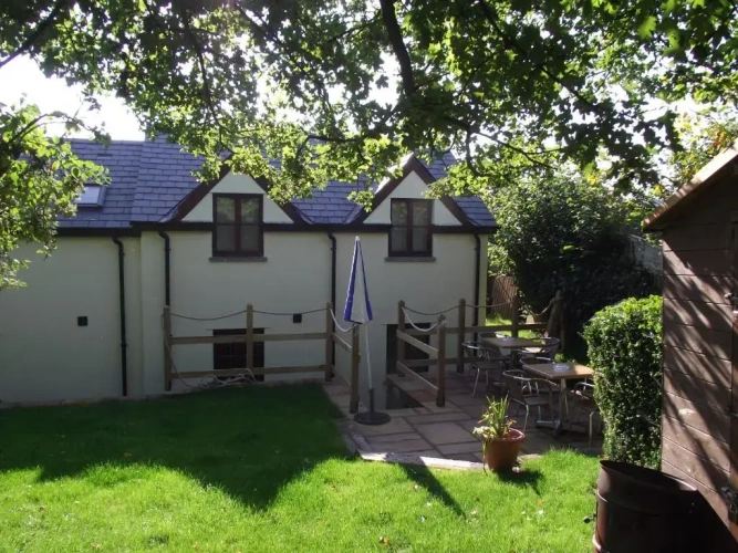 2 Bedrooms Cottage